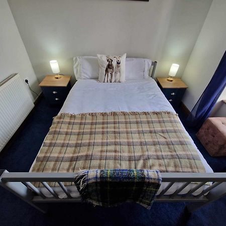 פוולהלי Y Castell Budget Accommodation חדר תמונה
