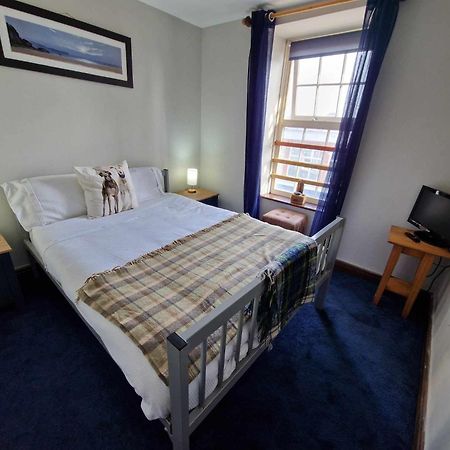 פוולהלי Y Castell Budget Accommodation מראה חיצוני תמונה
